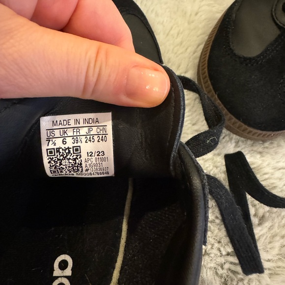 Adidas Black and White Samba OG Sneakers - Picture 9 of 9